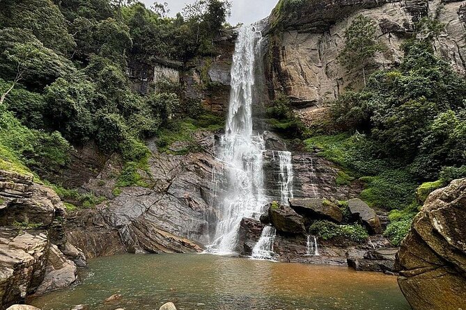 Private Multi Day Sri Lanka Tour with Chauffeur - Day 3: Kandy’s temple, lake, and evening culture