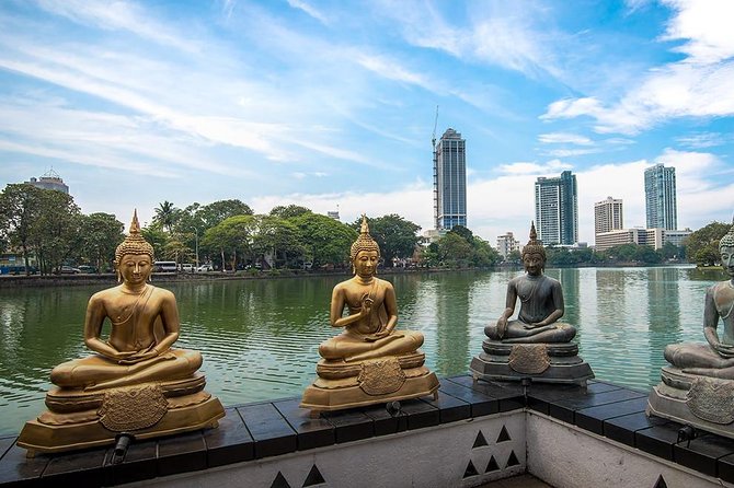Private Night Tour in Colombo with Street Food Tasting - Gangaramaya Temple beside Beira Lake
