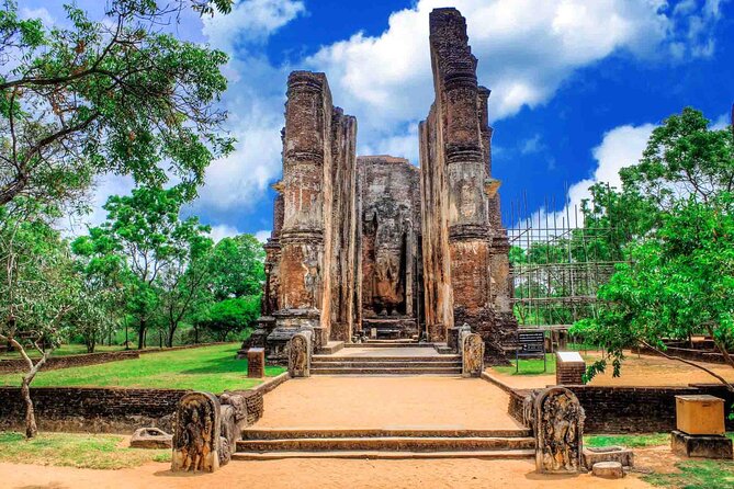 Private Polonnaruwa Sightseeing Day Tour from Sigiriya - The driver’s role and the guide question