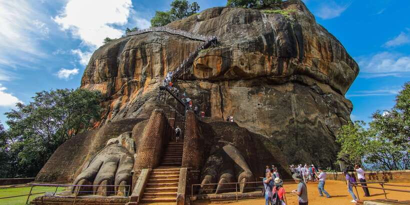 Private Sigiriya and Dambulla Day Tour from Colombo - Craft demonstrations and shopping time