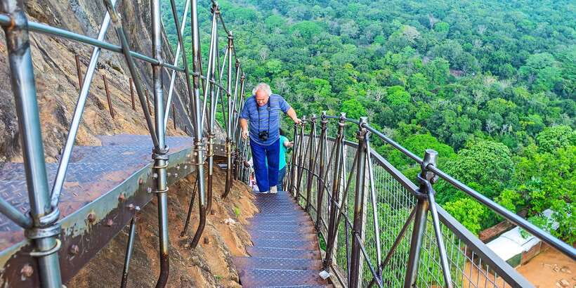 Private Sigiriya and Dambulla Day Tour from Colombo - The pre-dawn road from Colombo