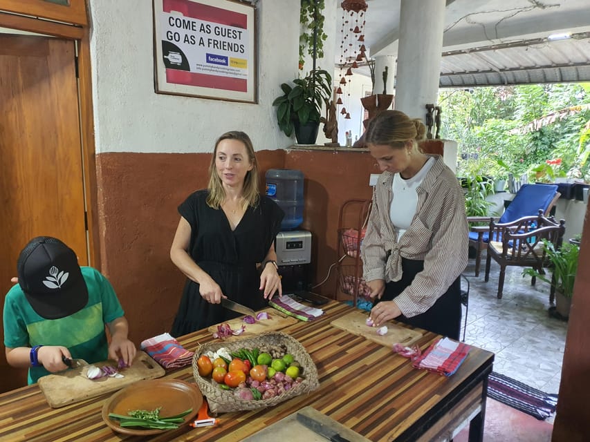 Private Traditional Sri Lankan Cooking Class in Kandy - Preparing lentils, jackfruit, and curry dishes