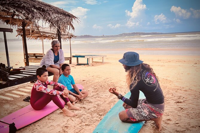 Ride a Wave Surf School Weligama Sri Lanka - Getting ready before the board reaches the water