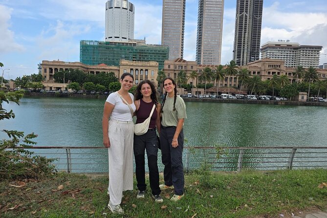 Ride and Explore Colombo and Food By Tuk Tuk Tour All Inclusive - What the food portion really means