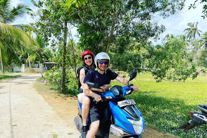 Scooter rent - The handover, briefing, and helmet