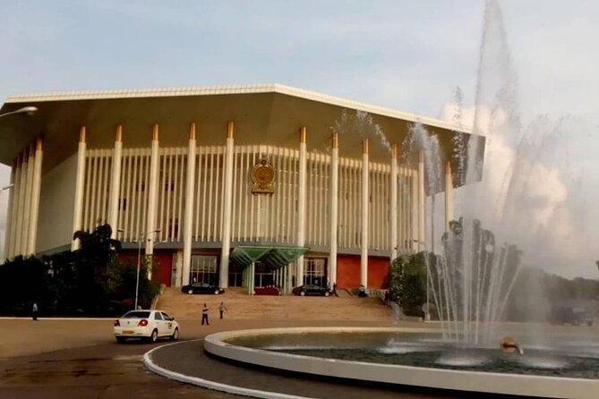 Shangri-La Colombo City Tour. - Parliament and Diyatha Uyana: Colombo’s modern civic side