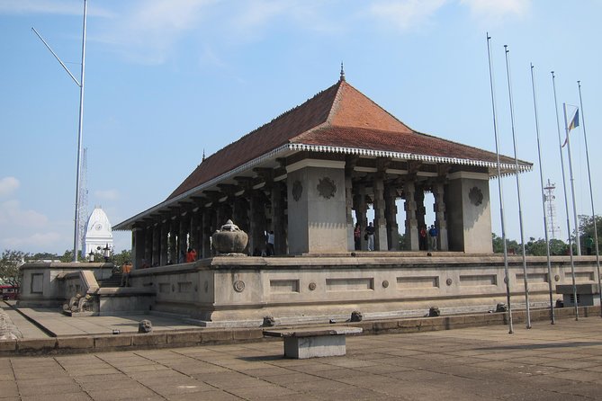 Shangri-La Colombo City Tour. - The Red Mosque and old Colombo