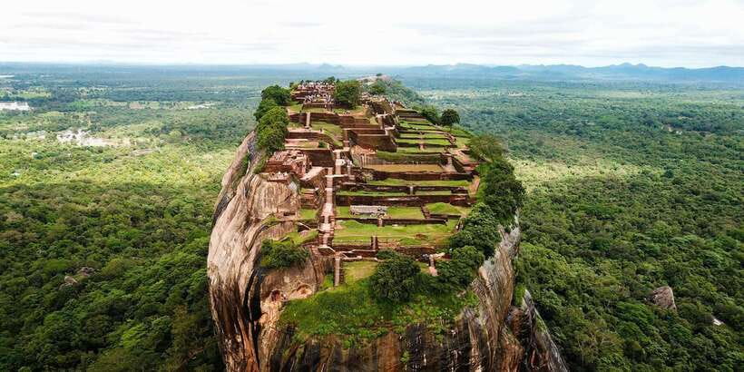 Sigiriya and Dambulla Private Full-Day Tour - Dambulla’s painted caves and Golden Temple