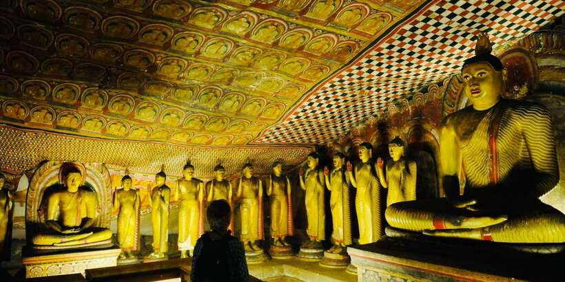 Sigiriya & Dambulla: Private Day Tour From Trincomalee - Reaching Sigiriya and meeting the local guide