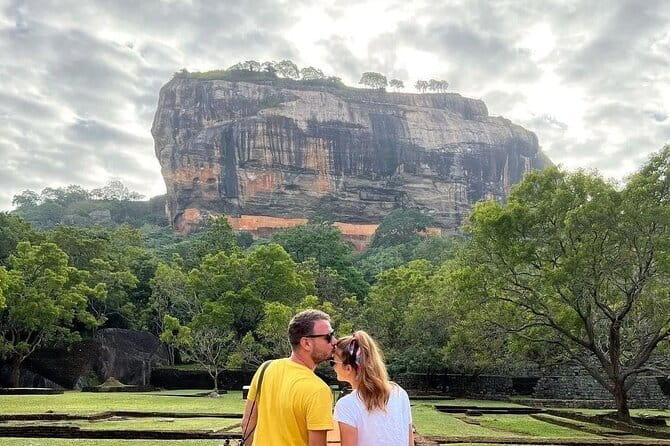 Sigiriya Hike & Minneriya Safari Private Full Day Tour - A Sri Lankan lunch between the major stops