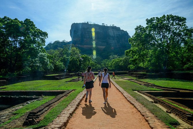 Sigiriya Rock and Dambulla Cave All Inclusive Private Day Trip - The early road to Sigiriya