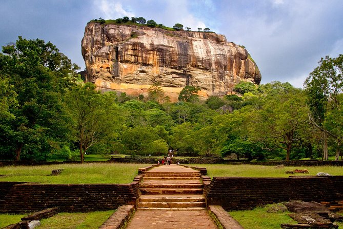 Sigiriya Rock and Dambulla Cave Temple Day Tour - Lunch before the climb at Sigiriya