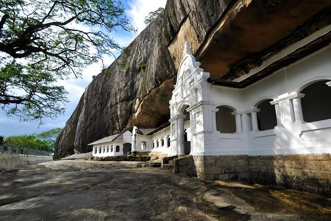 Sigiriya Rock and Dambulla Cave Temple Day Tour - Sigiriya Rock Fortress and its fifth-century story