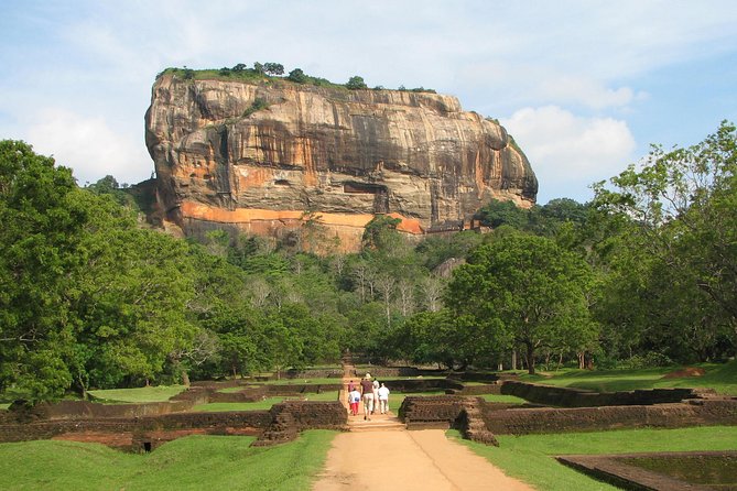 Sigiriya Rock and Dambulla Cave Temples from Negombo (All inclusive day tour) - Why this Negombo day trip takes so long