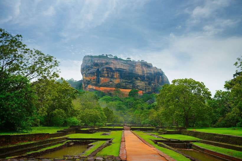 Sigiriya: Rock Fortress Private Guided Walking Tour - Frescoes in the sheltered rock pocket