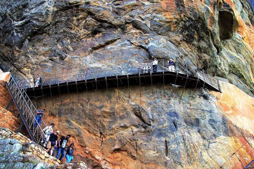 Sigiriya: Rock Fortress Private Guided Walking Tour - The summit palace and the payoff at the top