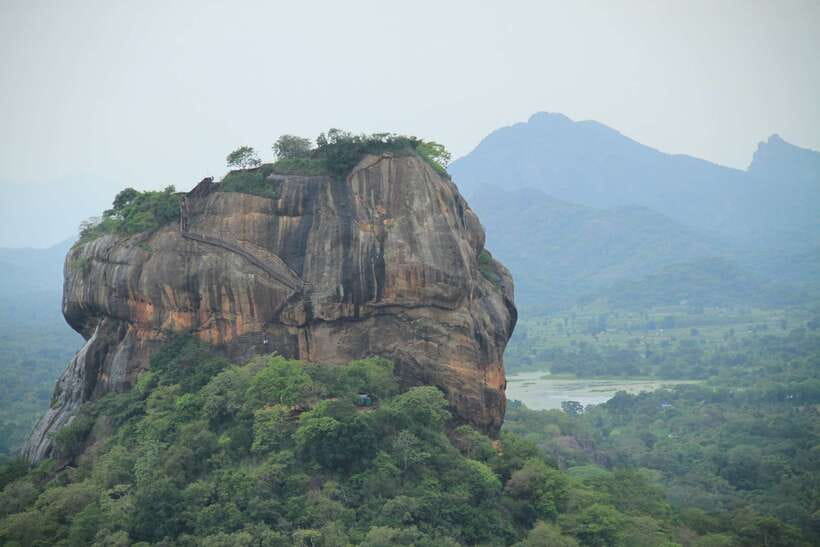 Sigiriya: Rock Fortress Private Guided Walking Tour - What the guide adds to the experience
