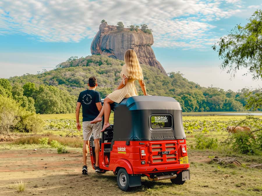 Sigiriya: Sigiriya or Pidurangala Sunrise/Sunset Hike - A sunrise or sunset climb, not a sightseeing bus