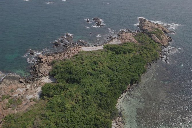 Snorkeling at Pigeon Island - The boat ride from the beach to the reef