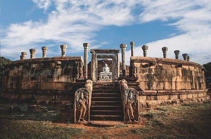 Sri Lanka 5 Day tour Best Nature and Culture include top hotels - Nuwara Eliya tea country and the train to Ella