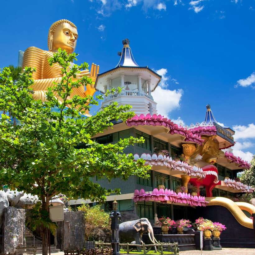 Sri Lanka: 5 Days Multi City Sightseeing Tour - Day 3: Kandy’s sacred temple and Peradeniya gardens
