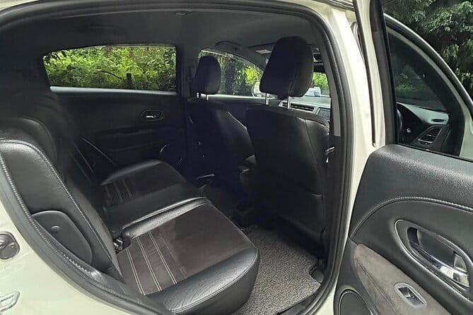 Sri Lanka Car and Driver Hire - Private Driver and Chauffeur - Using the service for Colombo and longer transfers