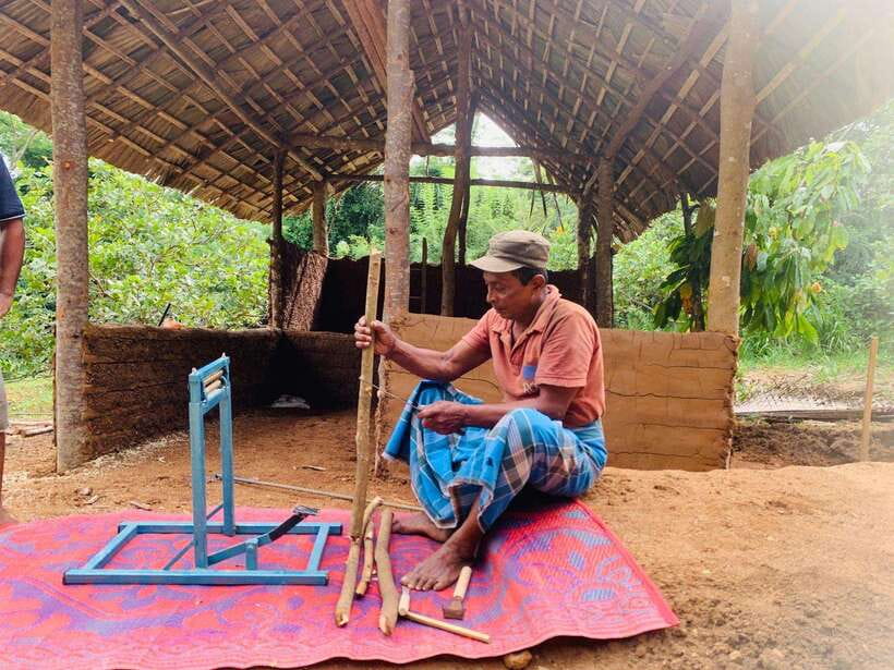 Sri Lanka: Ceylon Cinnamon Experience & Spice Garden Tour - Walking through a working Sri Lankan spice garden