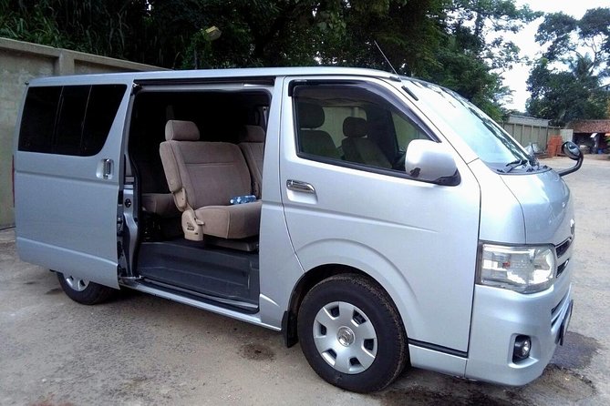 Sri Lanka Multi Day Car Hire with English Speaking Driver-Guide - Day one: leave Colombo with your priorities clear