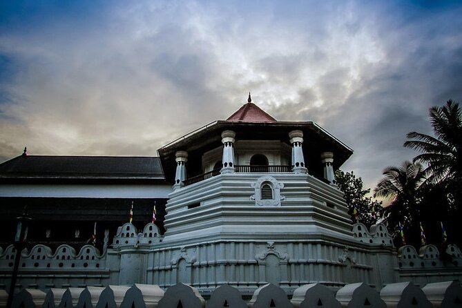 Sri Lanka Multi Day Car Hire with English Speaking Driver-Guide - Day two: use the private vehicle to change pace