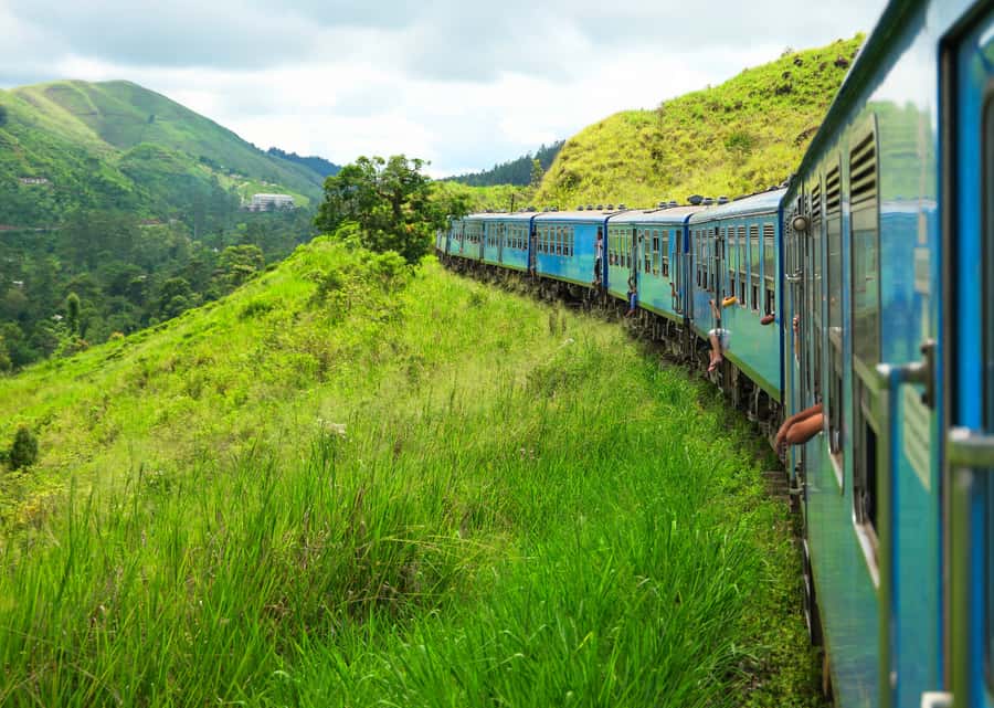 Sri Lanka Private 2-day Tour:Train Trip, Kandy, Nuwara Eliya - The Kandy to Nuwara Eliya blue train