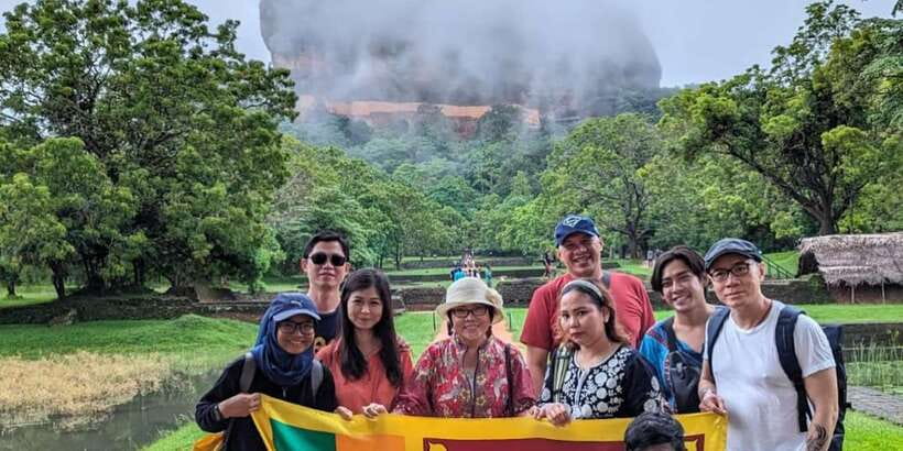 Sri Lanka private tour package 10 Days. and luxury hotel - Kandy’s temples and gardens