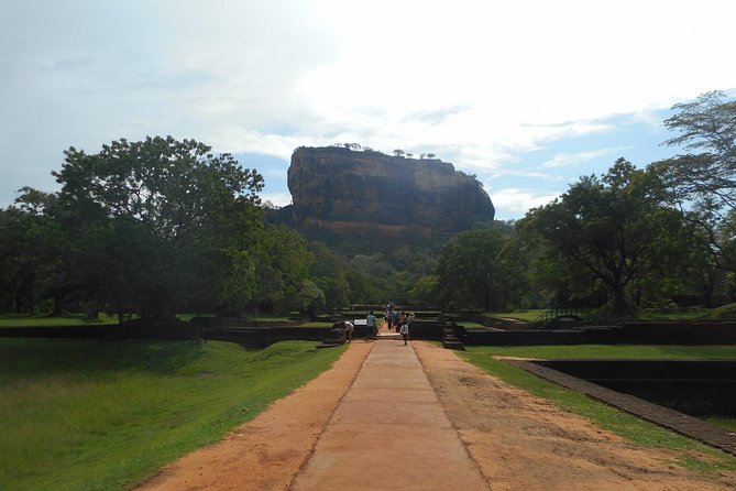 Sri Lanka Tour in 8 Days - Day 4: Waterfall views and Sri Lanka’s tea country