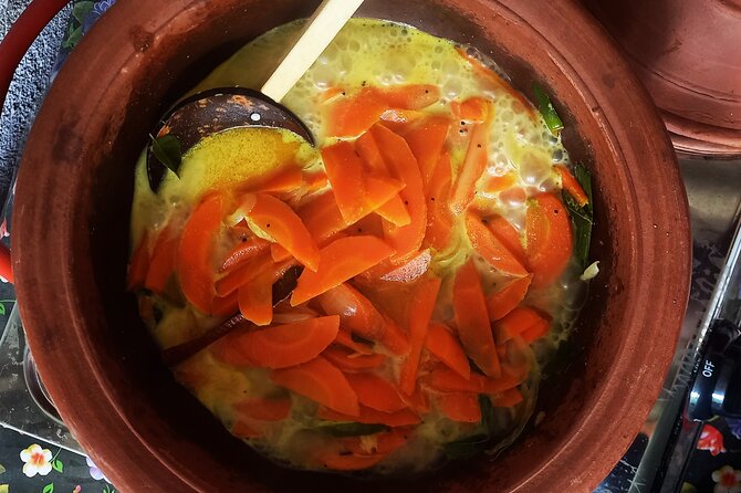 Sri Lankan cooking class with Nilu Kandy( FREE PICKUP & Drop) - Your pickup with Janaka