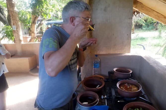 Sri Lankan Privet Cooking Class with Lunch - Preparing eight Sri Lankan curries