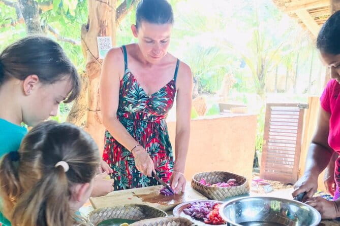 Sri Lankan Privet Cooking Class with Lunch - Starting with pickup and a garden visit