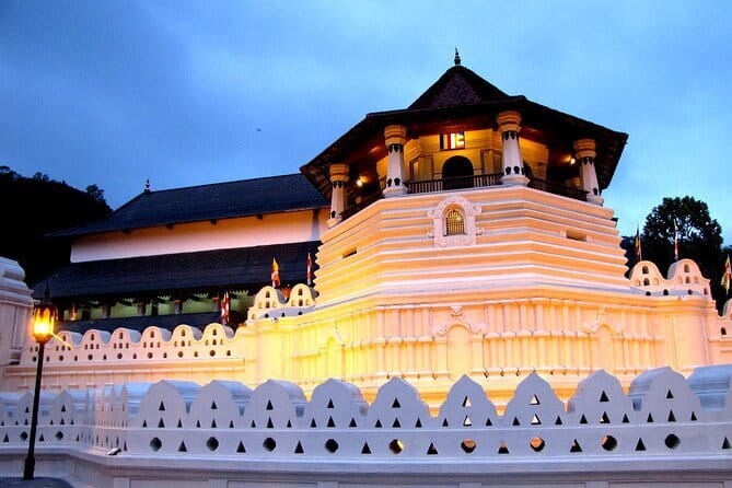 Tailor-made Multi-day Private Tour Packages in Sri Lanka - Why a private driver works well in Sri Lanka