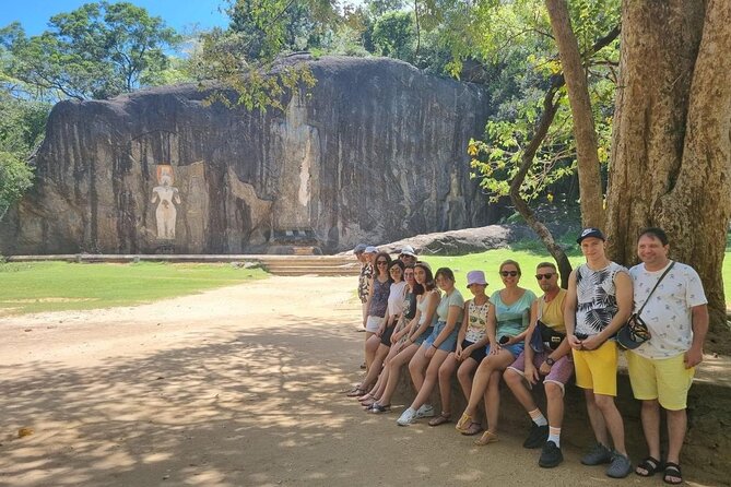 Ten Days Scenic Sri Lanka - Day 4 in Kandy: temples, shopping, and a cultural performance
