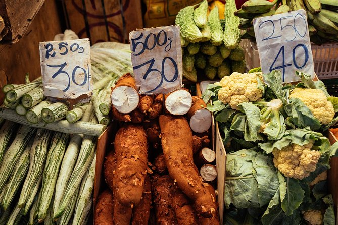 The 10 Tastings of Colombo With Locals: Private Street Food Tour - Exotic Fruit at the Old Town Hall