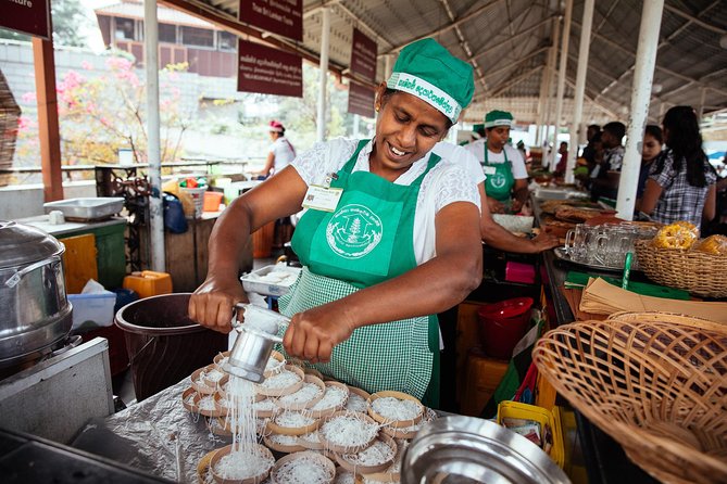 The 10 Tastings of Kandy With Locals: Private Street Food Tour - Kandy Lake and the optional Joy Boat
