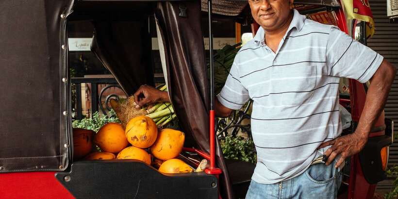 The True Essence of Colombo:Private Highlights & Hidden Gems - Viharamahadevi Park offers a green pause