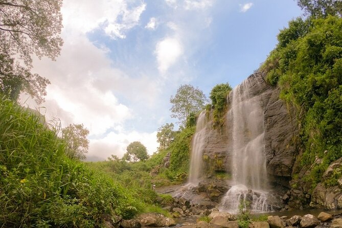 Tour to the Hidden Waterfalls around Kandy (Knuckles Range) - Saree Ella: the best stop for getting near the water