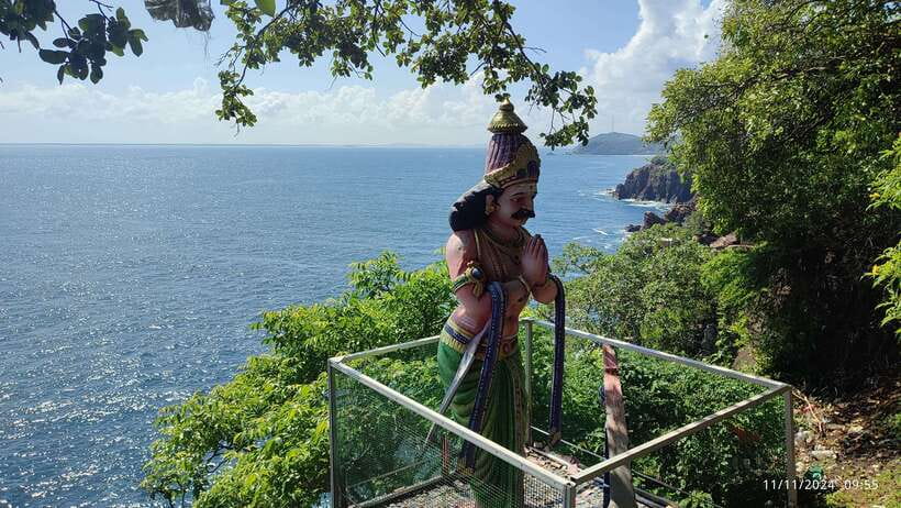 Trincomalee: City Tour with Koneswarm and Crocodile lake - Deer Park, beaches, and the coastal side of the city