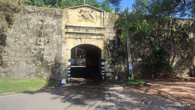 Trincomalee: City Tour with Koneswarm and Crocodile lake - What the tuk tuk ride is really like