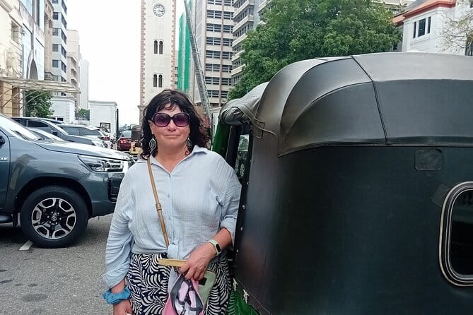 Tuk-Tuk City Tour Colombo SL - Colombo by tuk-tuk, with the city close at hand