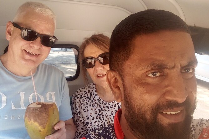 Tuk Tuk city tour is very cheap in colombo( All inclusive tour) - Viharamahadevi Park and Old Town Hall
