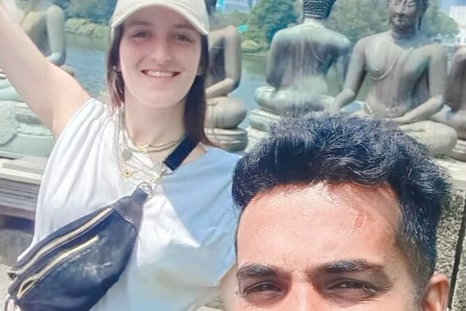 Tuk tuk colombo Sightseeing tour - Quiet stops at Sri Sambodhi Viharaya and Viharamahadevi Park