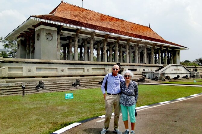 Tuk Tuk Private Safari Tour Exploring Sri Lanka's Capital Colombo - Meeting Blaze and getting around Colombo