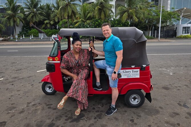 Tuk Tuk safari capital Colombo (Food and Entry Fees) Including - Independence Square and the sea at Galle Face Green