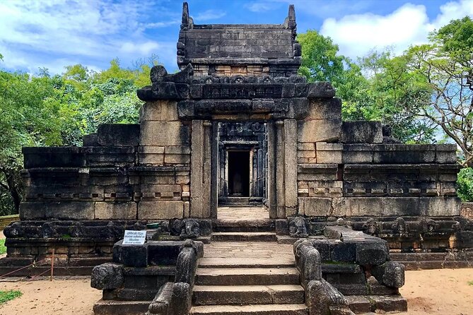 World Heritage Sigiriya and Dambulla Day Tour - The smaller temples before Dambulla